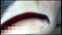 自分を撮られるのが恥ずかしすぎて必死で顔を隠そうとする人妻の陰部に無理やり肉棒を挿入必死に隠そうする手も刺激に耐えられず サンプル画像5