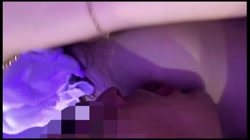 自分を撮られるのが恥ずかしすぎて必死で顔を隠そうとする人妻の陰部に無理やり肉棒を挿入必死に隠そうする手も刺激に耐えられず サンプル画像6