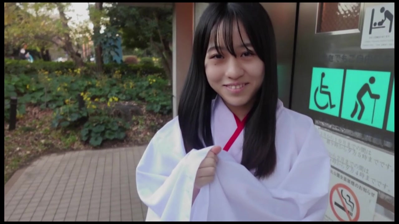 学園では学級委員を務める真面目で可愛い女◯生をバイト先の巫女姿に・・・神に仕える身である女◯◯生の サンプル画像