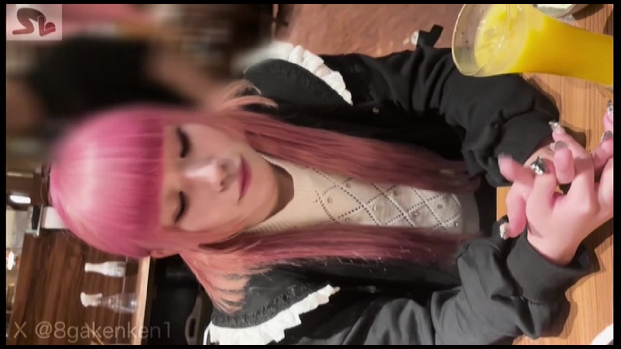 【初・顔出し】秋葉原で働くｺﾝｶﾌェ嬢。お仕事終わりにほろ酔いでﾊﾒ撮り遂行。同人誌のような潮吹きに興奮が止まらず聖なる膣穴に２度の大量中出し。 サンプル画像0