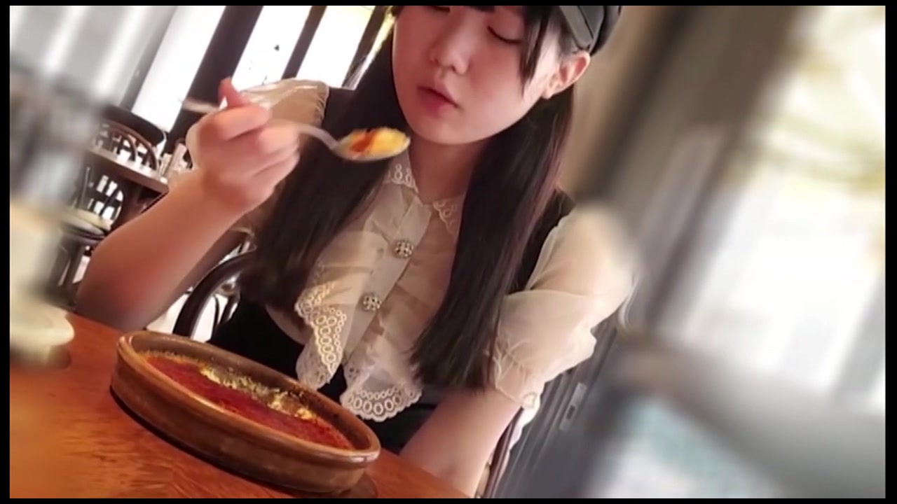 【完全顔出し】【ハメ撮り・中出し】親に売られた地下アイドルの枕営業ハメ撮り映像。［前半］ サンプル画像2