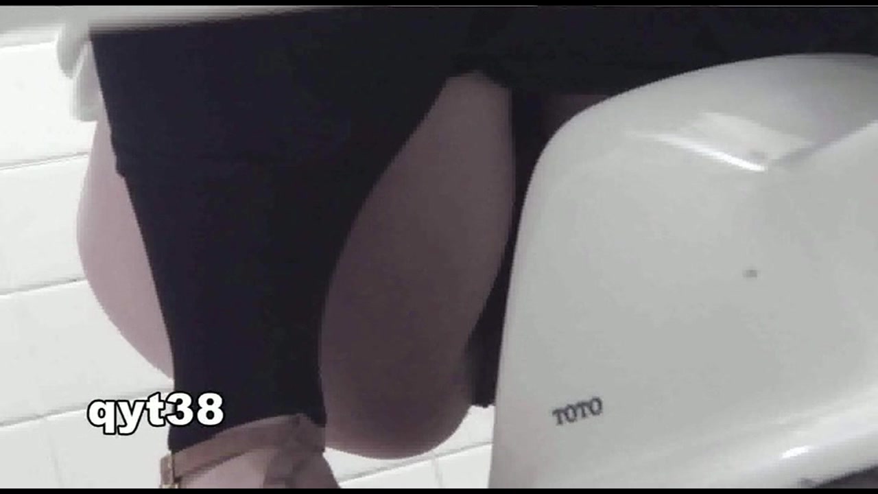 お銀さんの「洗面所突入レポート!!」Nol.37 サンプル画像16