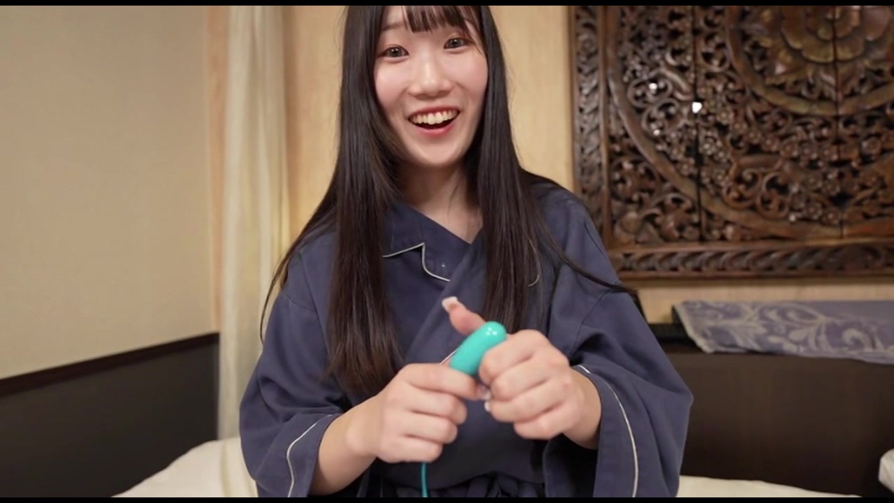 細巨乳ってこの世に存在したんだね。クビレ＆Ｆカップはずるい。見た目は真面目。中身はエッチ。神スタイルのハメ撮り動画はこちらです。 サンプル画像