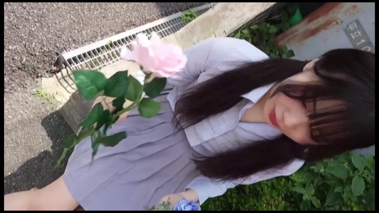 【顔出し】【6P】汚れてく19歳。純無垢なお嬢の膣内に代わる代わる生ペニス挿入。初めての経験に動揺し緊張、嫌々ながらもカラダは正直で静かに喘ぐ。。。 サンプル画像