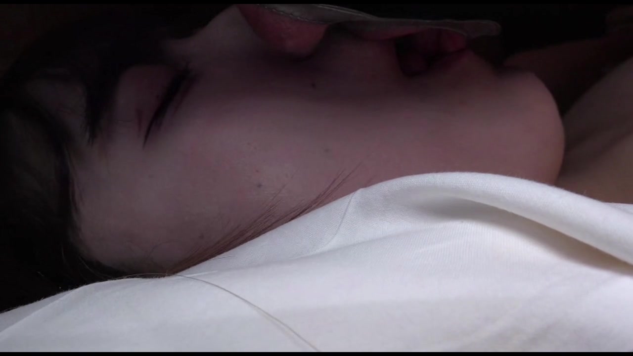 ♀210 ホットパンツをはくいやらしい白ギャルちゃんの舐め技におじさん快感めろめろ♡ たっぷり2回中出し♡久しぶりの膣内カメラも！ サンプル画像