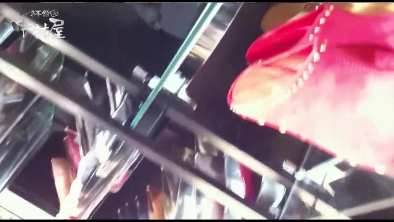 カリスマ店員胸チラ&パンチラ vol.47 黒パン店員さん サンプル画像