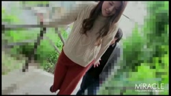 野外羞恥ドライブ 車内で放尿する女 サンプル画像3