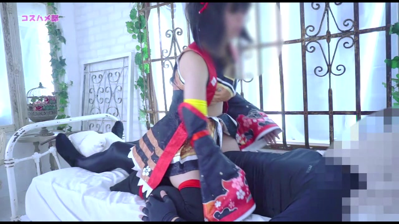 【秘密のウ〇ぴょいコスプレオフパコ】３Pウ〇ぴょいキ○サンブラック勝負服コス編！仲良しレイヤーちゃん達と濃厚中出しエッチ！ サンプル画像