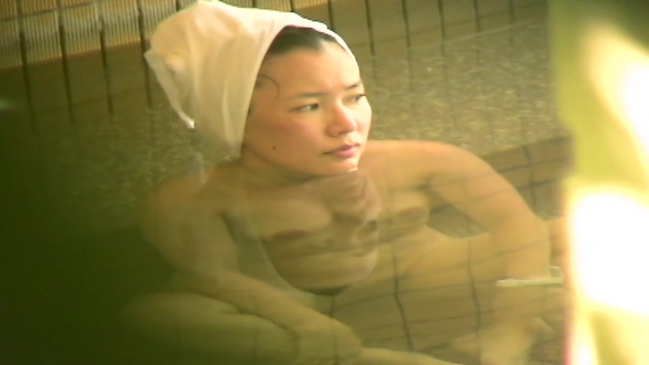 咲乱美女温泉 覗かれた露天風呂の真向裸体 No.7 色香漂うムッチリ年増 サンプル画像