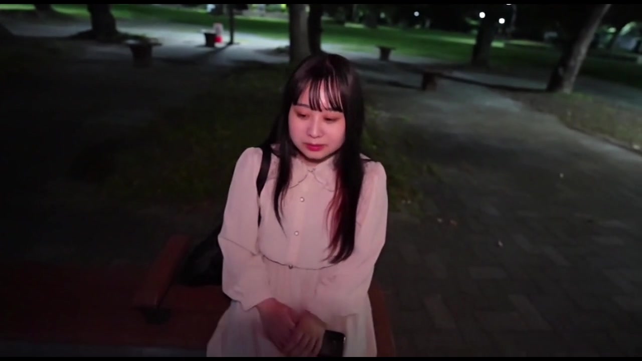 【初撮り】【野外、アナルプレイ】愛嬌抜群なお嬢様はアナル好きの変態！？お外で初フェラ経験からのメスイキ性感アナルFU〇Kで両穴に大量中出し！！ サンプル画像