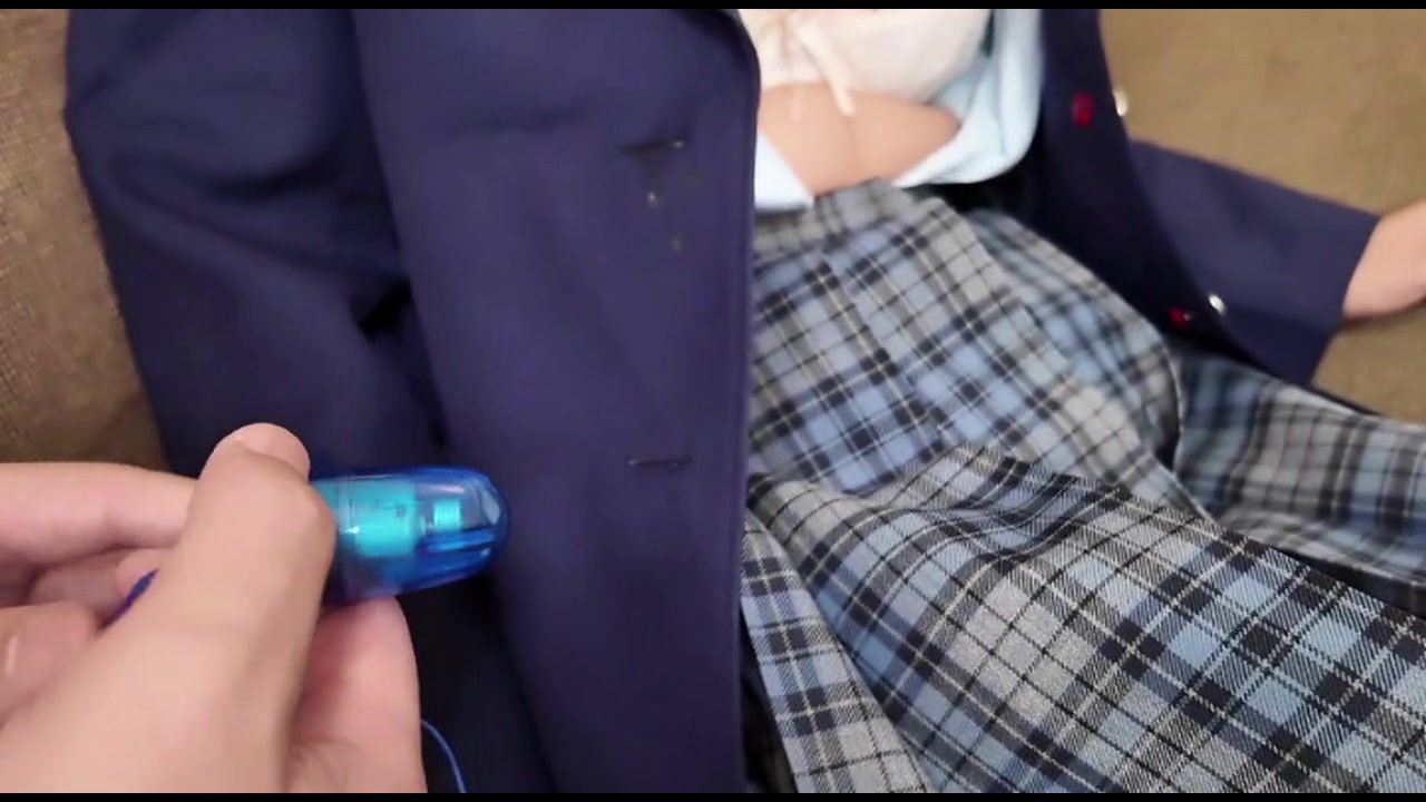【初】※爆乳コスプレイヤー あの人気コスプレイヤーが㊎欠で高収入バイトに応募!! か弱いオ口でムスコをご奉仕、 さいごは、奥まで大量「中だし」シソン注入!! サンプル画像