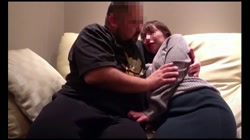 年下の本物素人妻と着衣のままパンスト破り生ハメぶっかけ！ サンプル画像