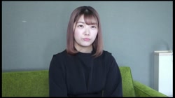 少女のような笑顔の清楚美女が驚愕のフェラテク！室内に響き渡るジュボジュボフェラ音で、自分でおっきくしたデカチンにハメられイキまくりの無許可中出し！ サンプル画像