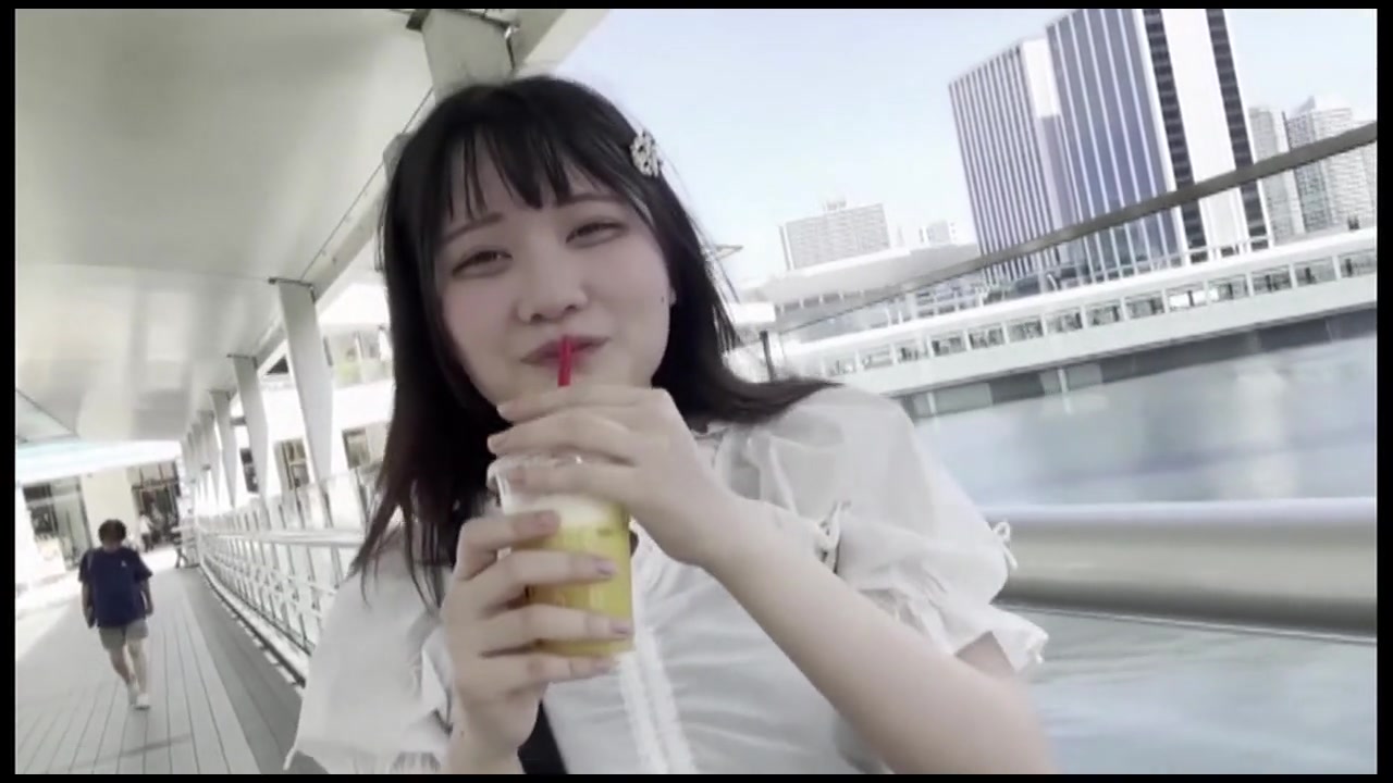 【秘蔵】アイドルを夢見る人気コンカフェ嬢と生中出しセックス！圧倒的透明感&挿入直後にとろける敏感体質は必見の価値あり♡ サンプル画像0