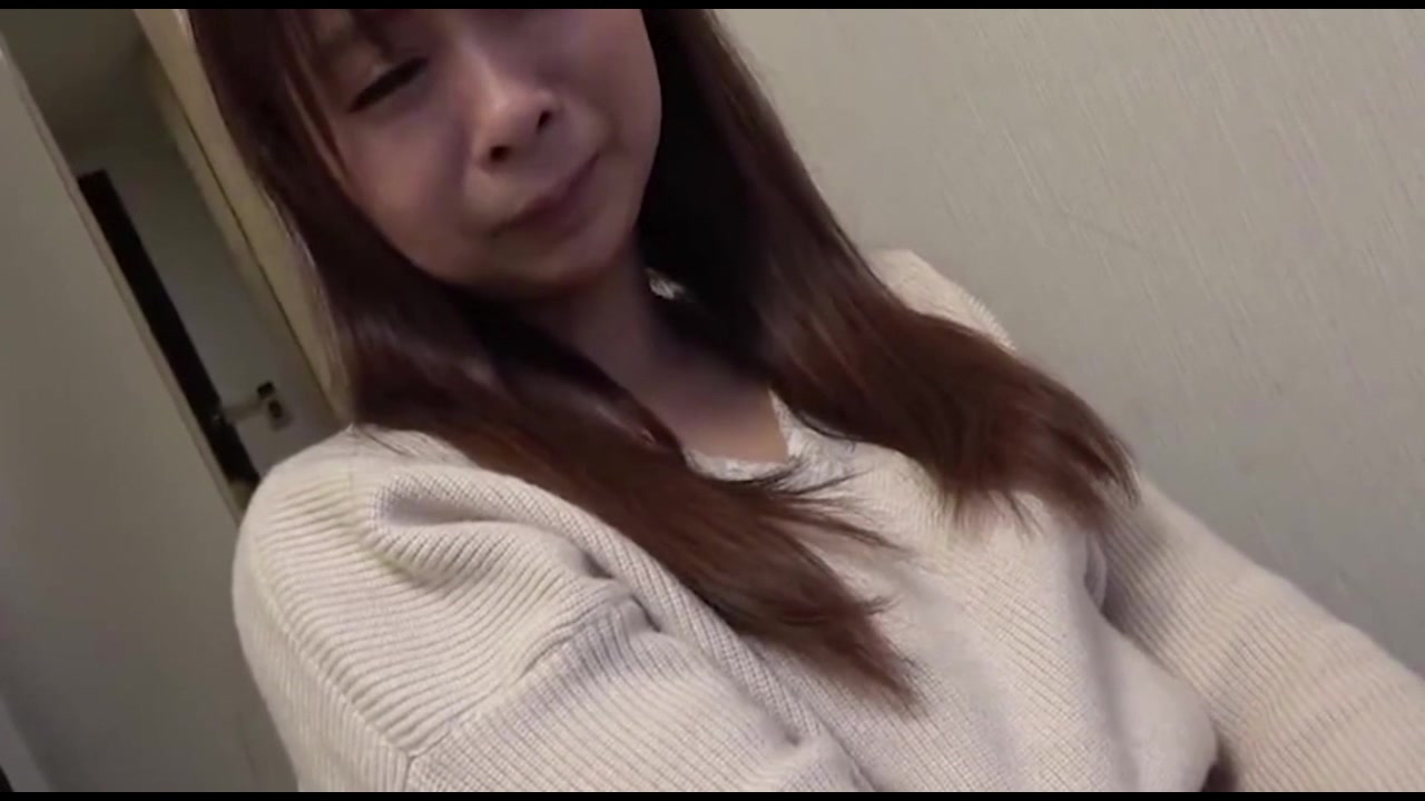 【個撮】中〇翔*似のスレンダー美乳人妻に妊娠覚悟の生中出し！ サンプル画像