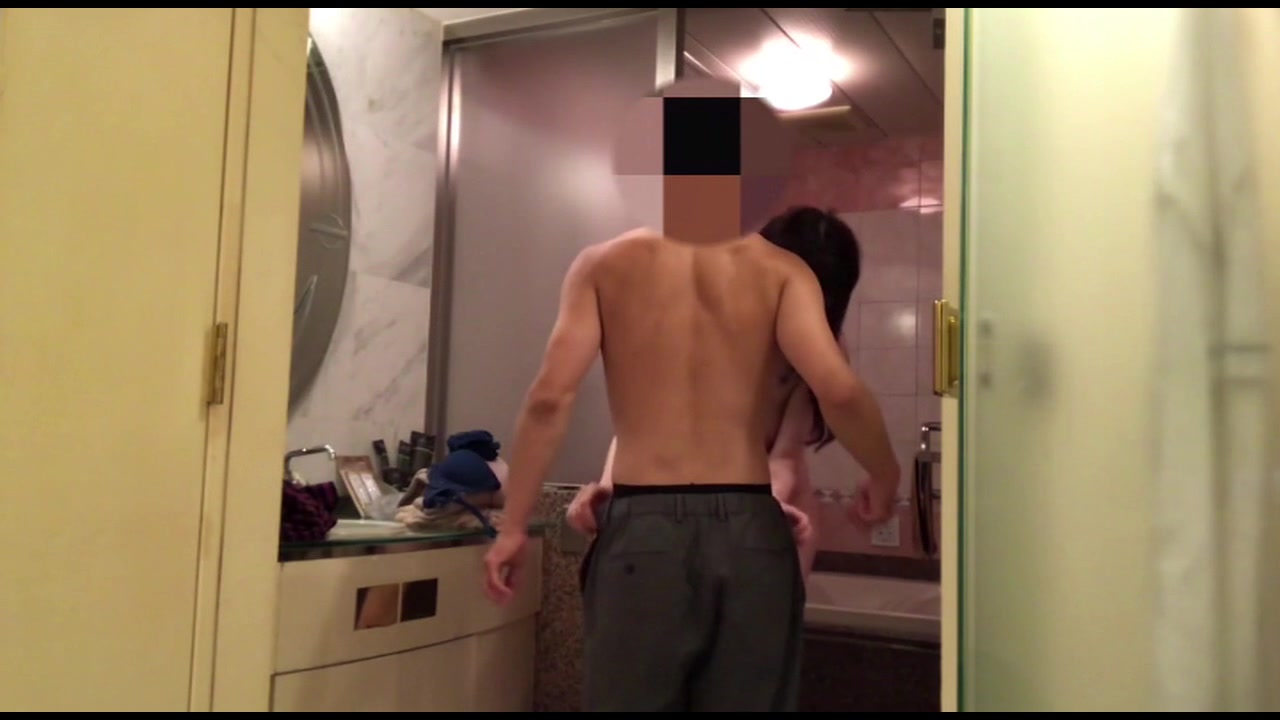 【素人個撮】いいなりタダマン！！地元の同級生にゴムを外して無許可中出し サンプル画像