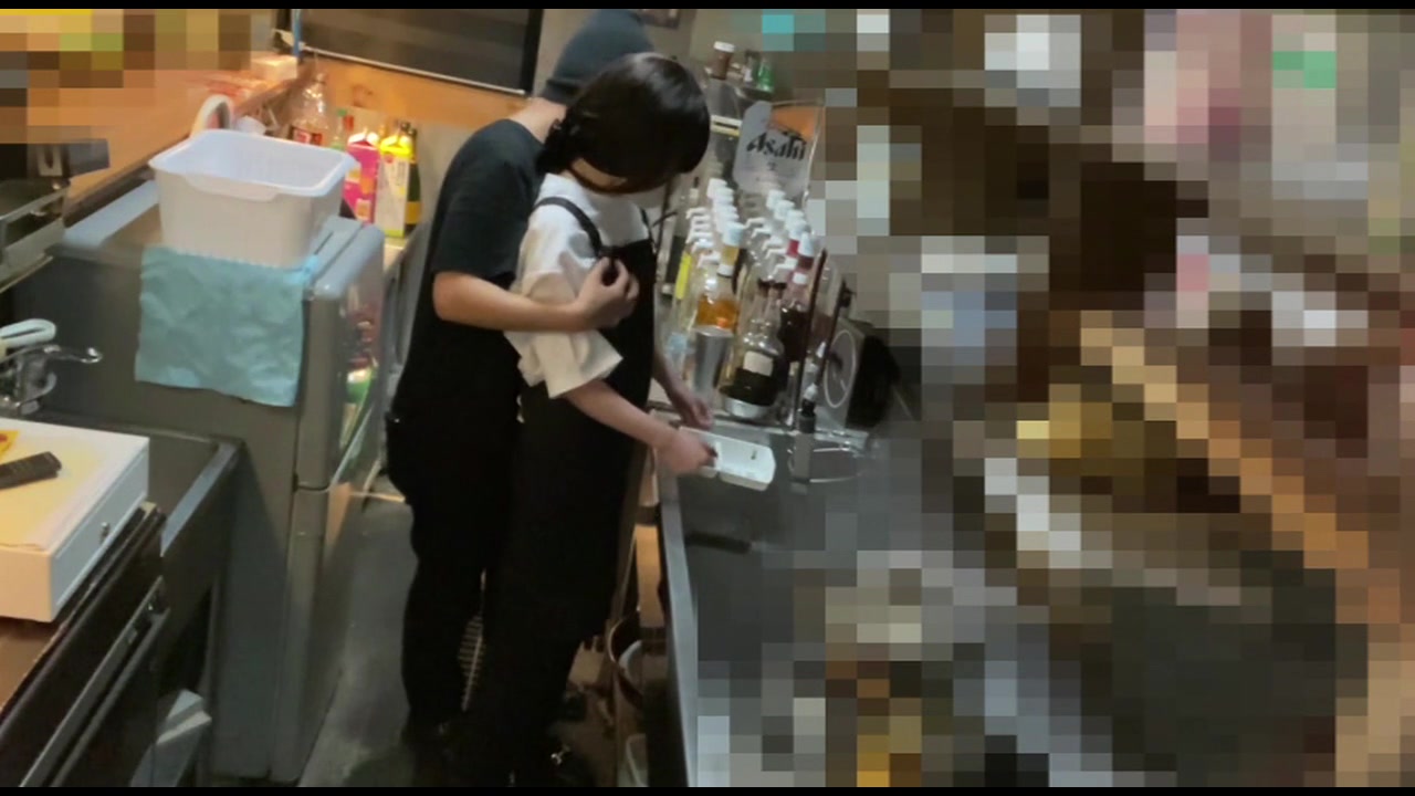 【個撮】まさかの紹介したバイト先で、ハメ撮りさせられるとは思ってなかったでしょう。 サンプル画像