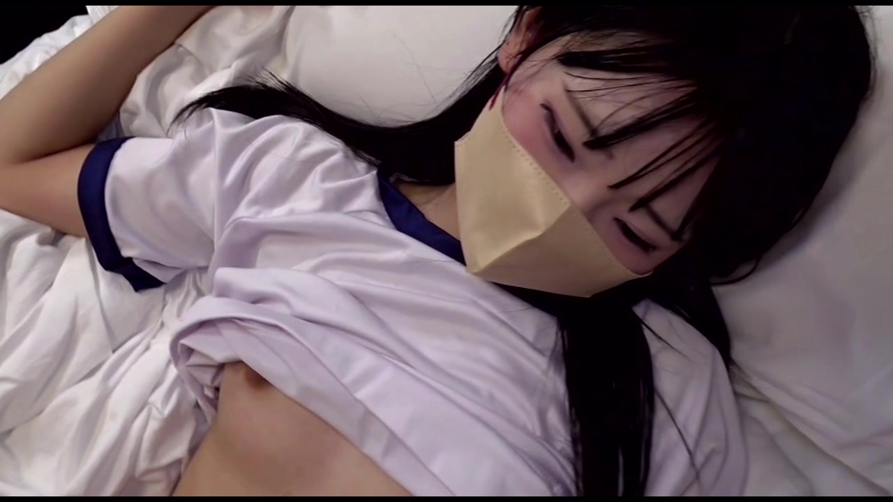 1年ぶりに登場！【中出し】スレンダーちっぱいのお宝映像！男心をくすぐるショーパン、ニーハイ。仲良くお風呂からのブルマに着替えてもらい、背徳感を楽しみながら中出しSEX。 サンプル画像