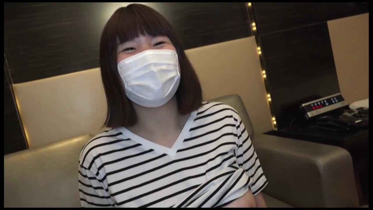 Fカップ爆乳アスカちゃん１９才！現役JDと初カラミでいきなり電マでイキまくり！ サンプル画像1