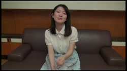 処女喪失から約１年…色白清楚Ｓ級美少女19歳がついにパイパン無毛オマンコに…♥処女膜が残るピンクの膣口にクスコ挿入して膣内観察♥肉棒生挿入の痛みに堪えながら絶叫膣アクメ＆生中出し懇願しちゃいます♥♥ その1 サンプル画像3