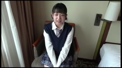 ヌードモデルならと来た小動物系美少女。華奢で小さなその体を見ていたらヤりたくなってハメ撮り交渉！！ 前編 サンプル画像0