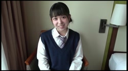 ヌードモデルならと来た小動物系美少女。華奢で小さなその体を見ていたらヤりたくなってハメ撮り交渉！！ 前編 サンプル画像1