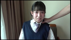 ヌードモデルならと来た小動物系美少女。華奢で小さなその体を見ていたらヤりたくなってハメ撮り交渉！！ 前編 サンプル画像2