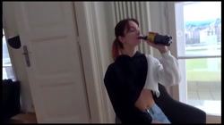 東欧の逸材！18なりたて華奢な最強美〇女！素晴らしいスタイル、つやつや美肌に大興奮！リズちゃん好きです、一番好きですね。 サンプル画像