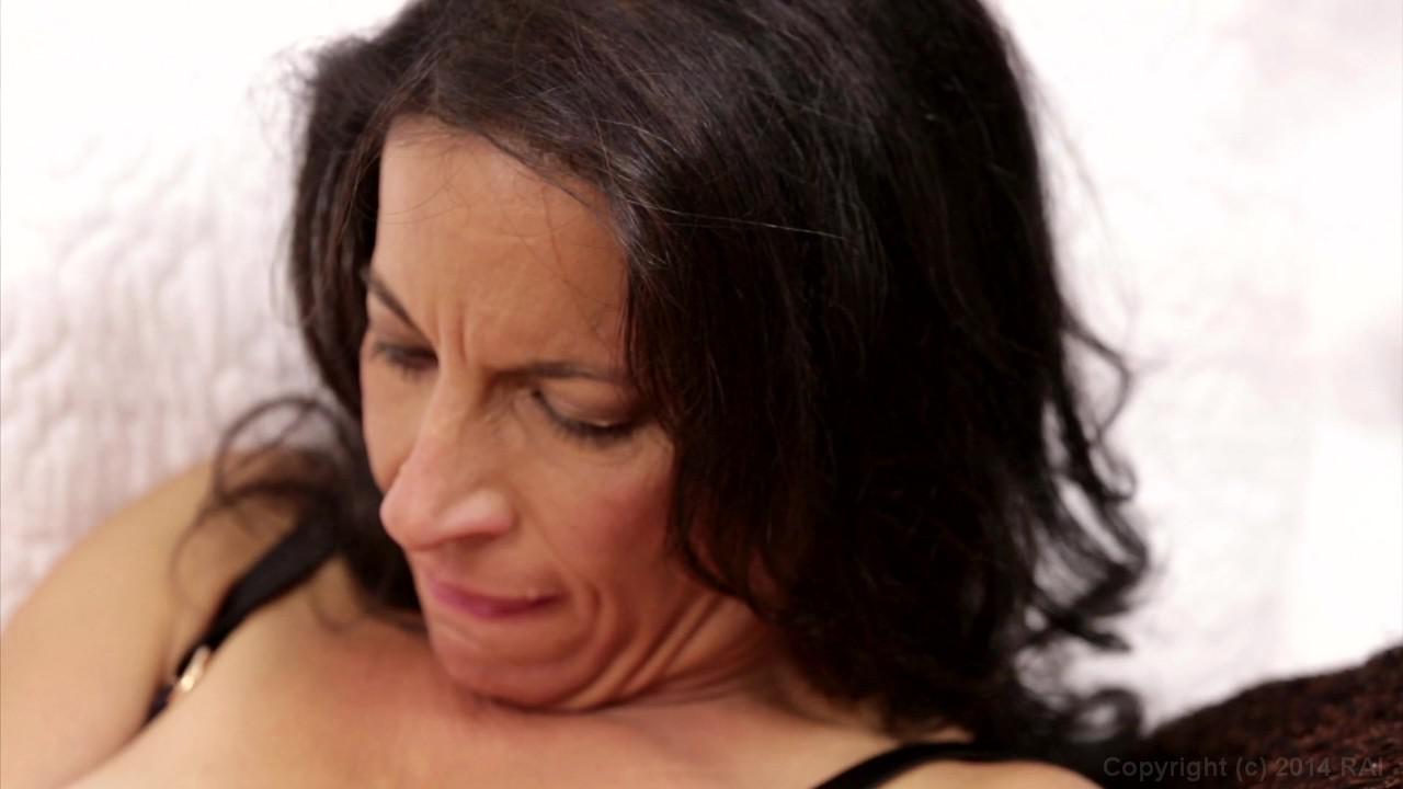Lesbian Babysitters 12 サンプル画像