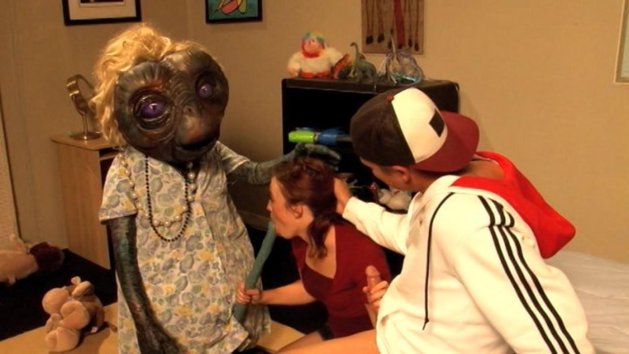 E.T. XXX: A Dreamzone Parody (2 DVD Set) サンプル画像