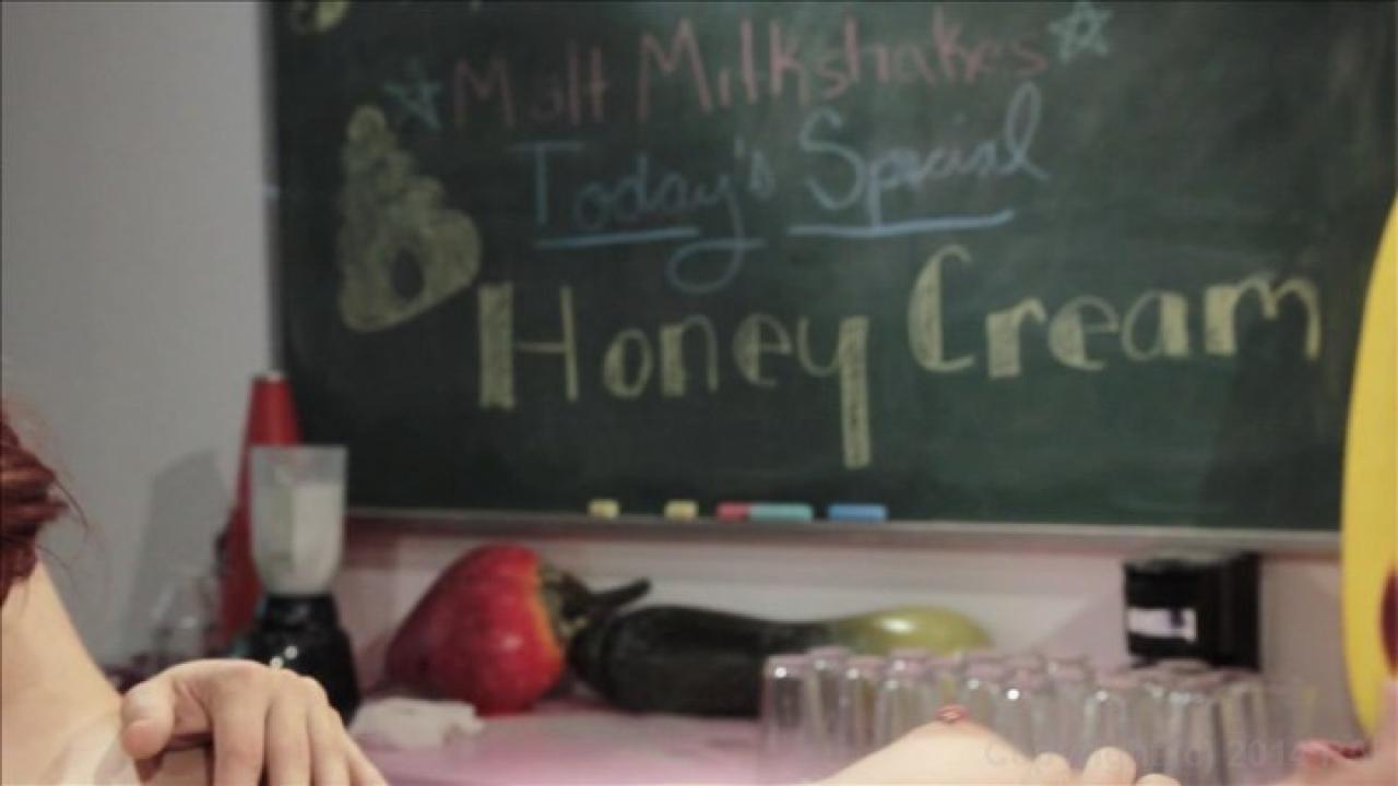 Girl On Girl Milk サンプル画像