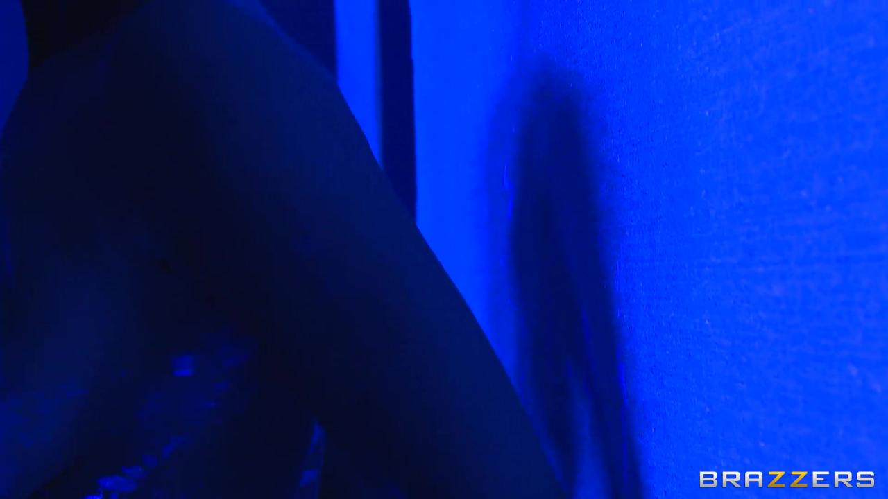 Big Wet Butts 4 サンプル画像