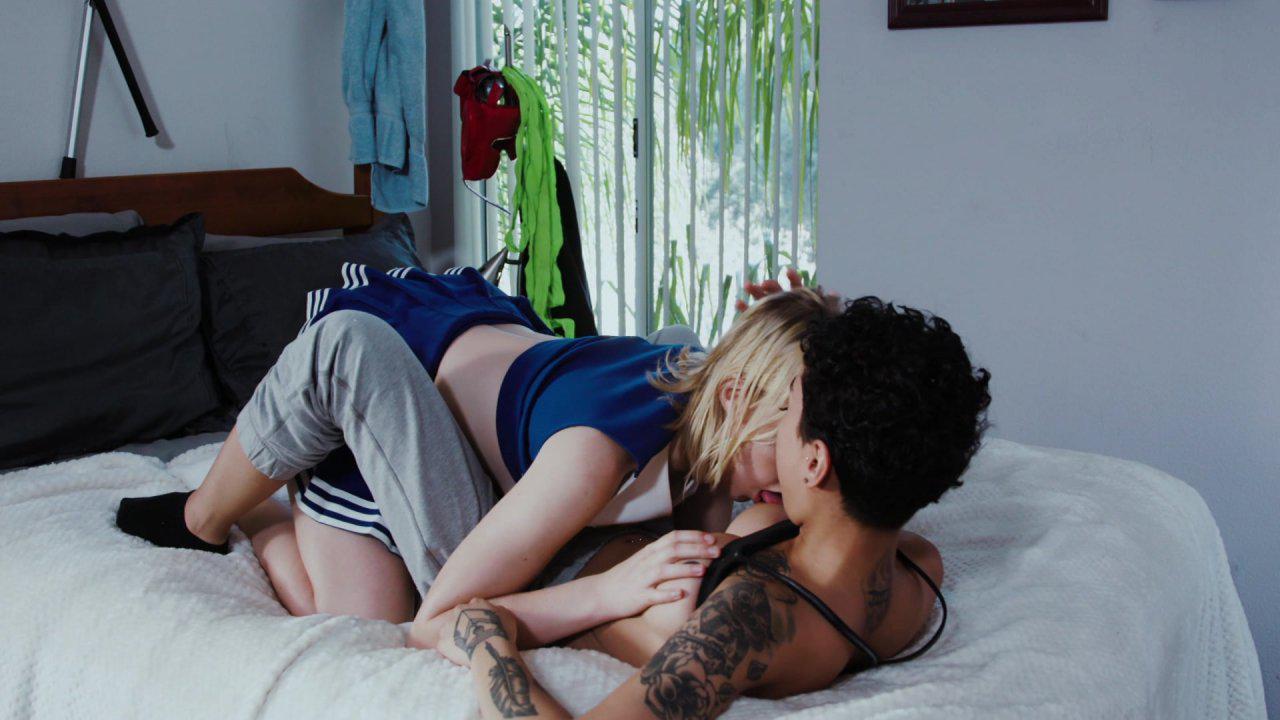 Girls Kissing Girls 21 サンプル画像