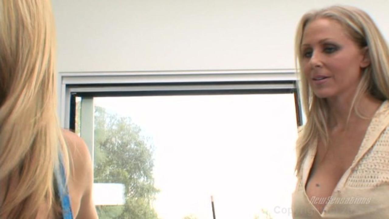 Ashlynn Brooke's Hottest Girl-Girl Scenes (2 Disc Set) サンプル画像