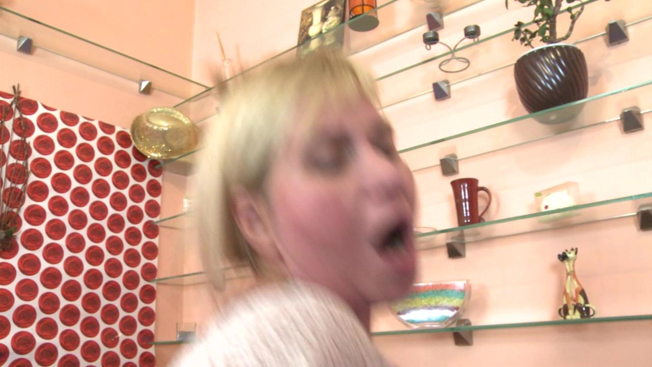 My Slutty Old Neighbour サンプル画像6