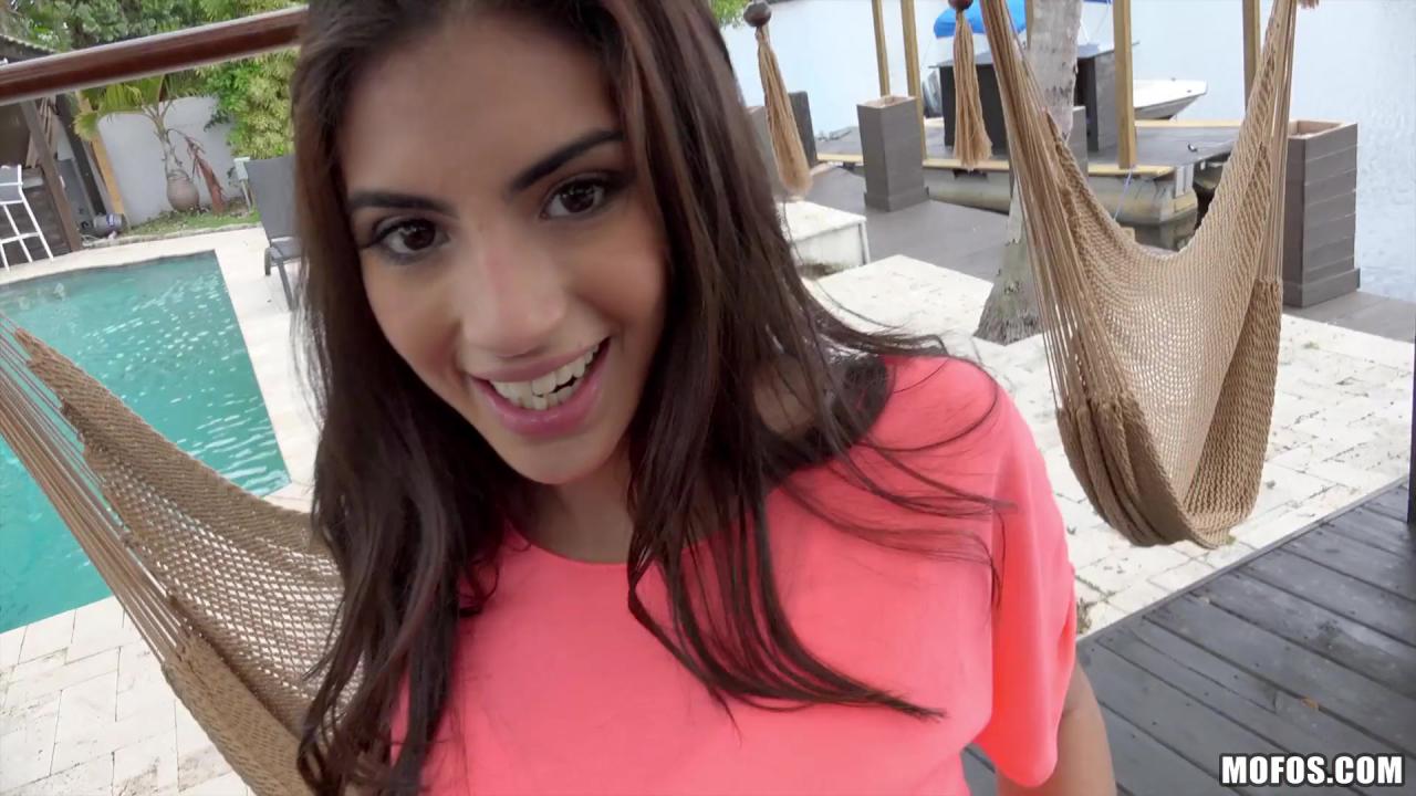 Juicy Latin Pussy 2 サンプル画像