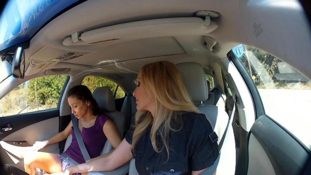 Lesbian Hitchhiker 5 サンプル画像