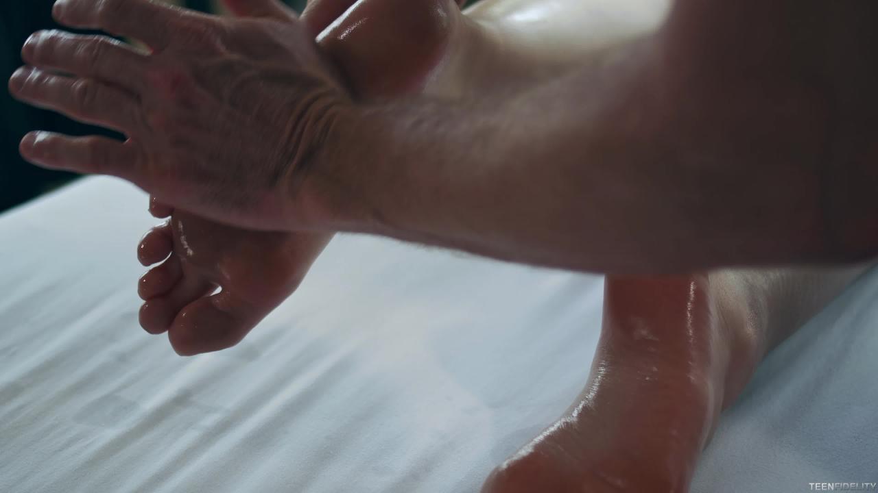 Massage Me Hard 2 (2 DVD Set) サンプル画像