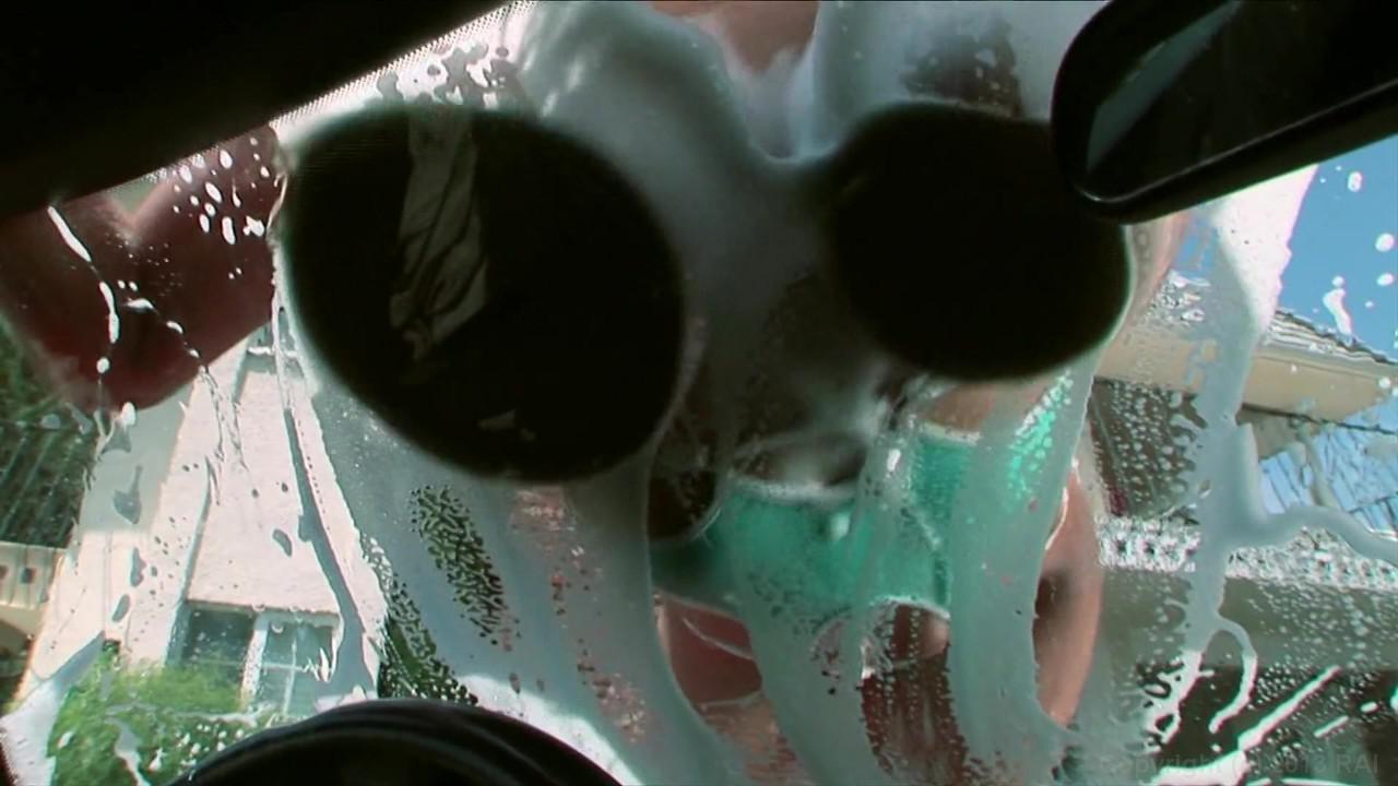 Big Boob Car Wash サンプル画像0
