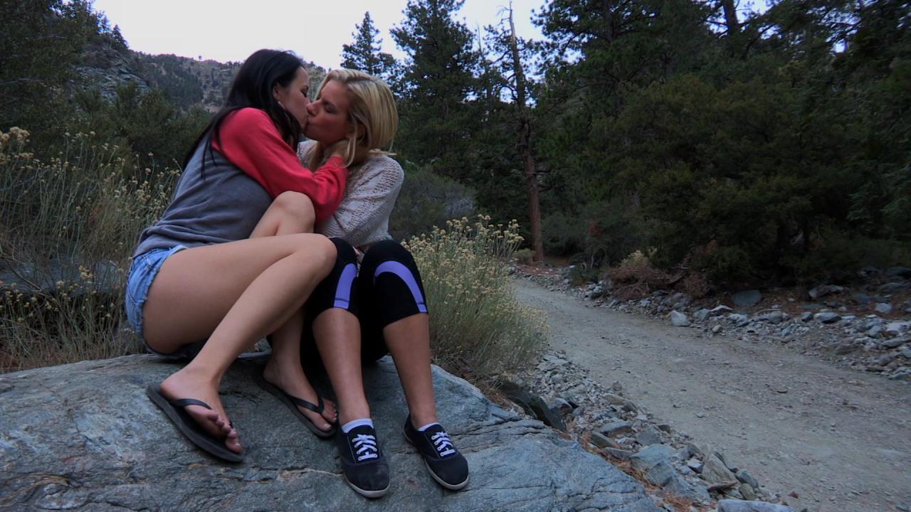 Lesbian Road Trip サンプル画像12