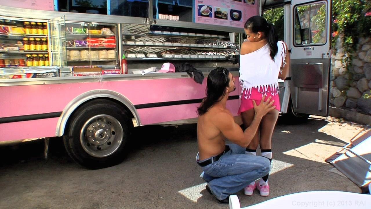 The Flying Pink Pig (2 DVD Set) サンプル画像