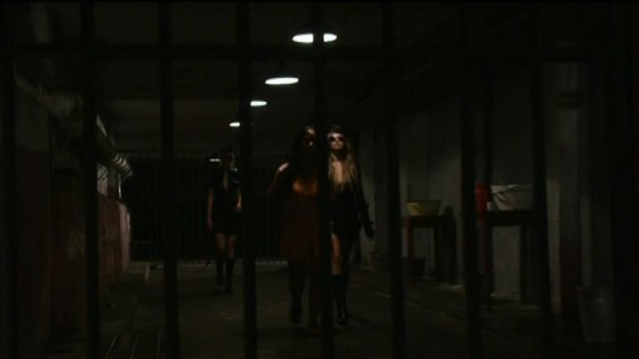 Yasmine: Behind Bars サンプル画像