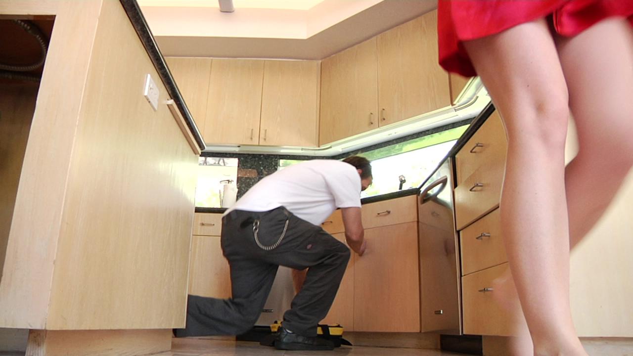 Busty Housewives 2 サンプル画像24