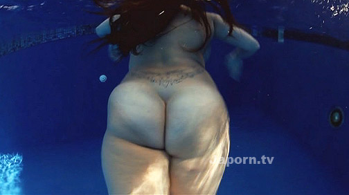 Big Tit Skinny Dip サンプル画像