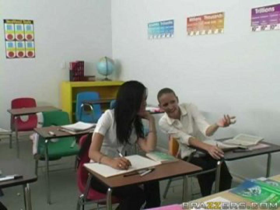 Big Tits At School 4 サンプル画像