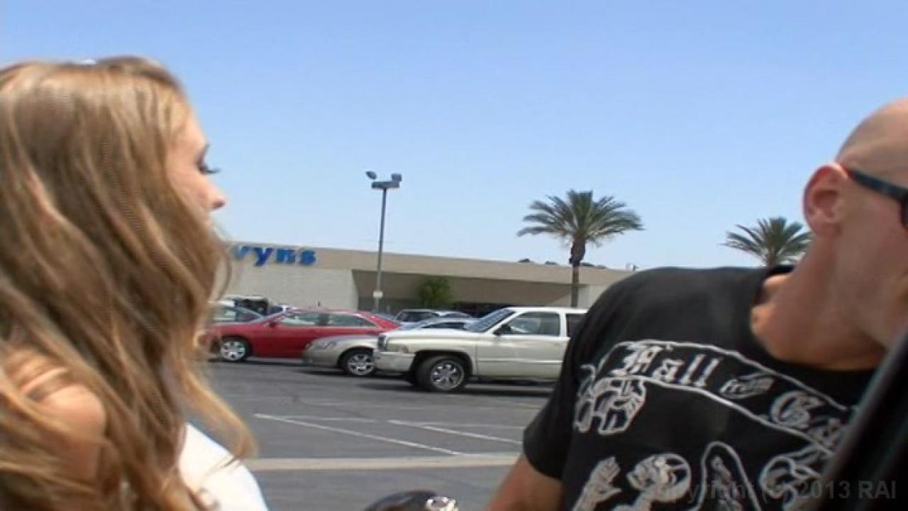 Fucking Moms Big Tits サンプル画像