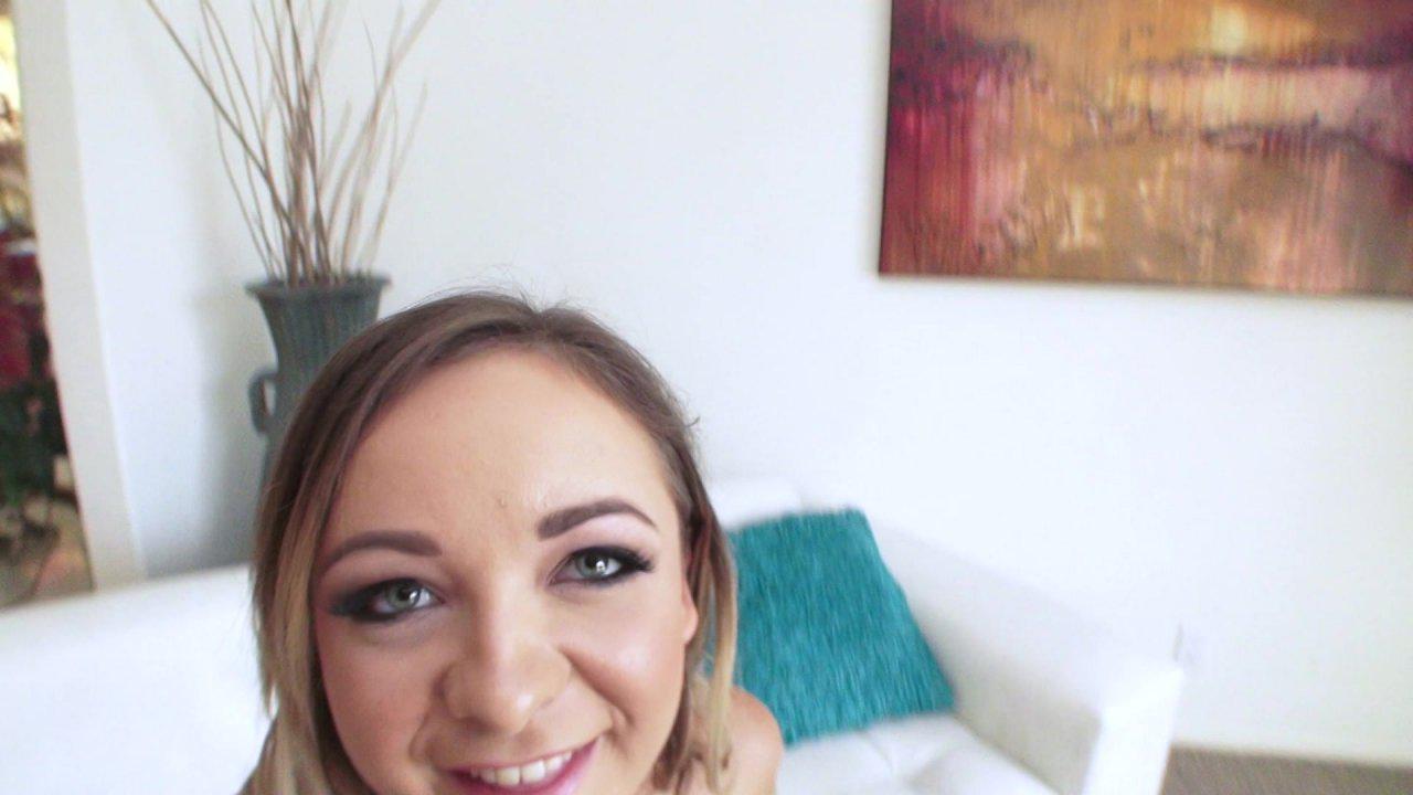 Horny Young Vixens サンプル画像