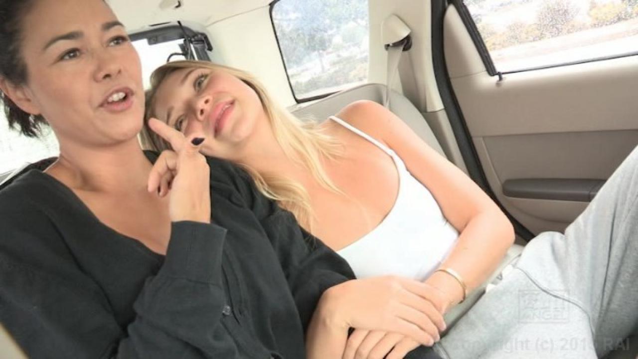 Lesbian Public Sex Fetish 2 サンプル画像