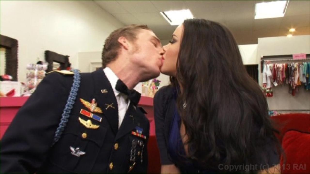 Men In Uniform Love Big Tits サンプル画像26