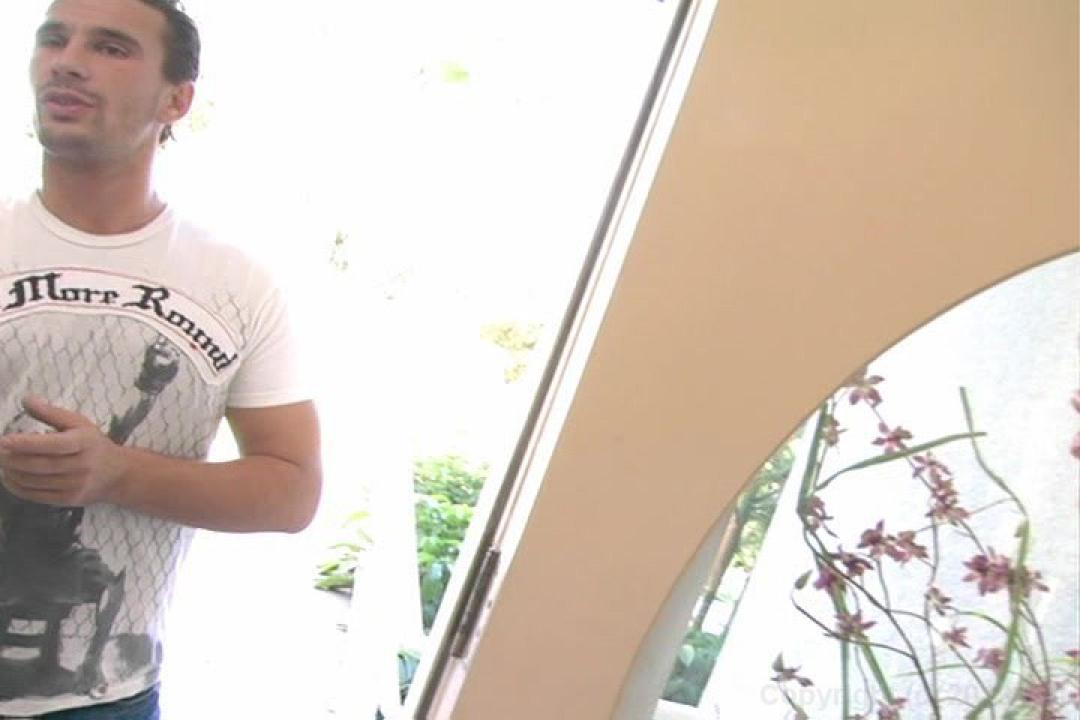 Busty Housewives 1 サンプル画像32